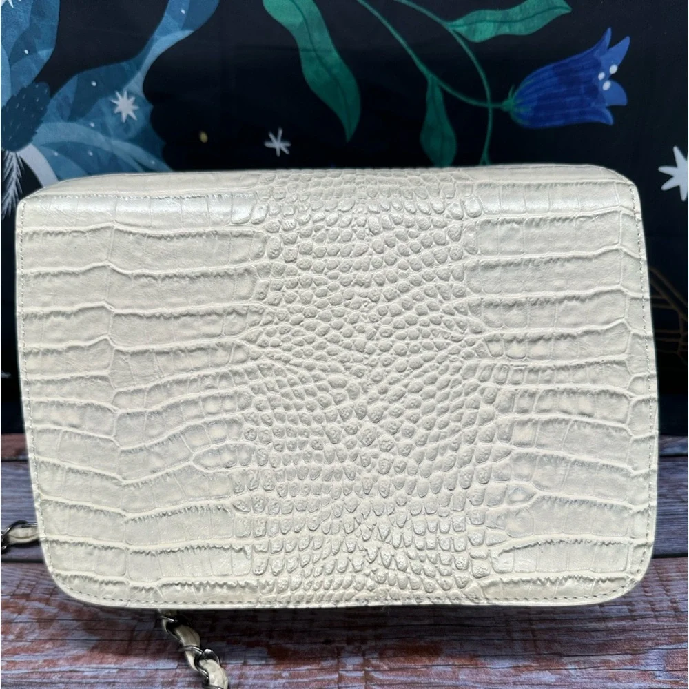 BCBG | Croc Embossed Crossbody Bag NWOT